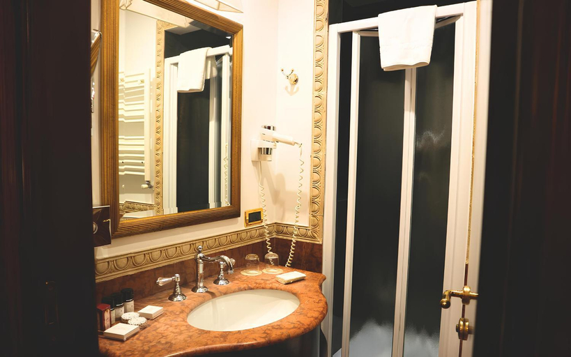 Bathroom 3, Hotel Colombina, Venezia