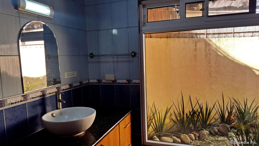 Bathroom 5, Thalatta Resort, Zamboanguita
