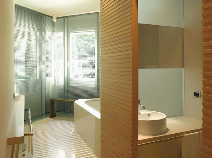 Bathroom 5, Grand Hotel Terme di Comano, Trento