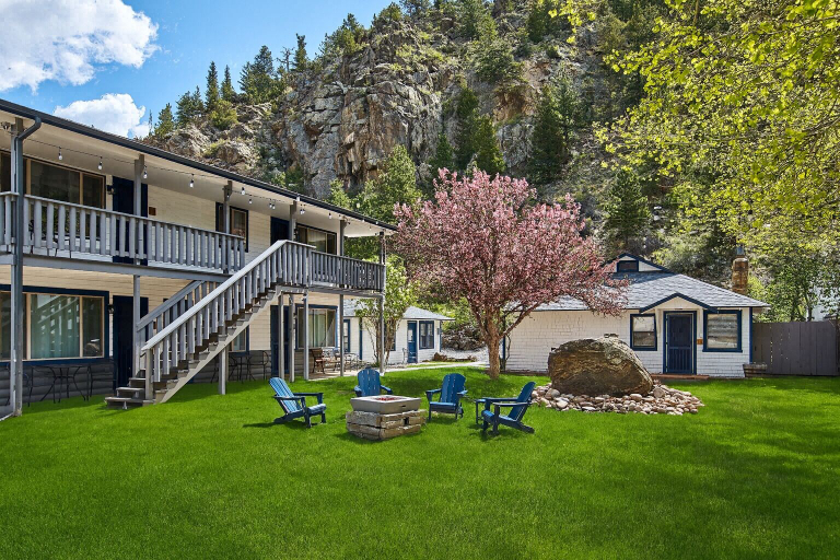 Exterior & Views