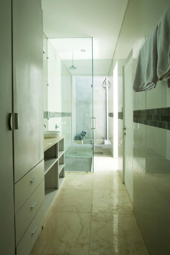 Bathroom 5, Apple Villas & Apartments, Badung