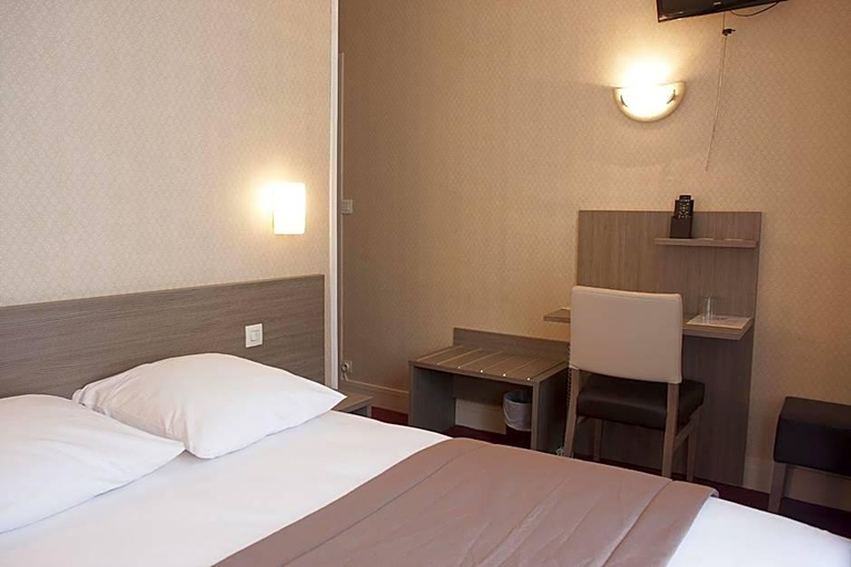 Bedroom 2, Hotel Eiffel Kensington, Paris