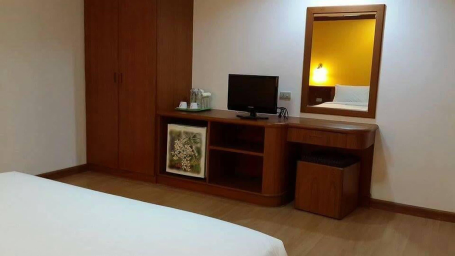 Bedroom 4, Sea Falcon Hotel, Sattahip