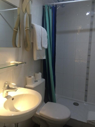 Bathroom 2, Hotel Cluny Sorbonne, Paris