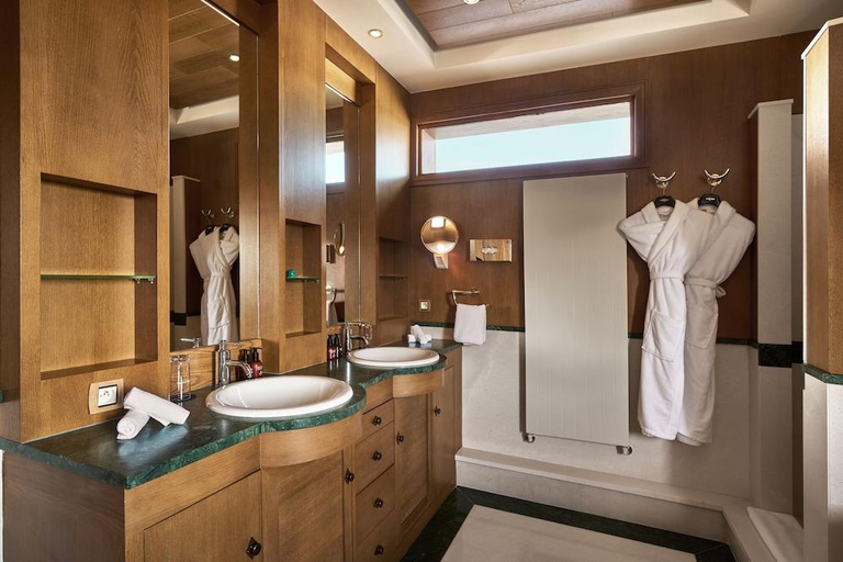 Bathroom 4, Hotel Annapurna, Savoie