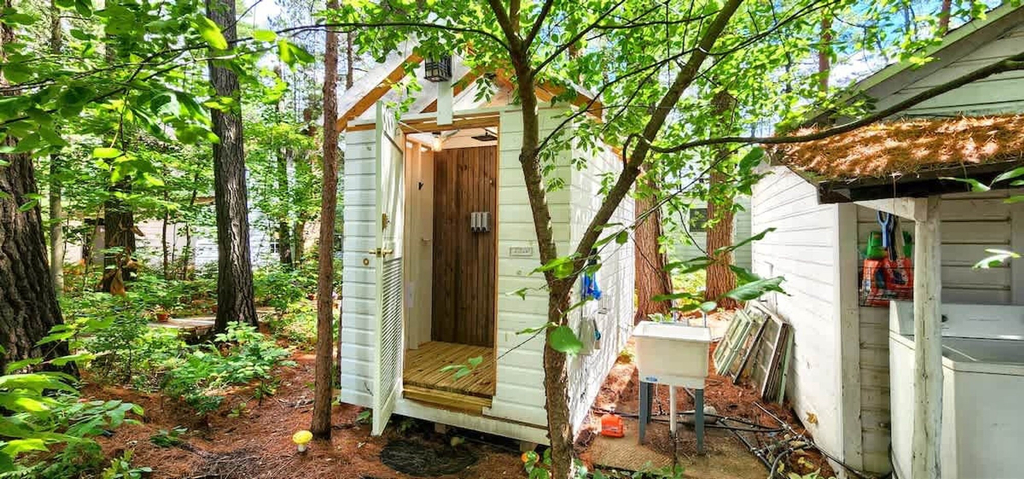 Room 5, Stabbin Cabin 2 on Grant Island-hottub Boat Pets, Lewis