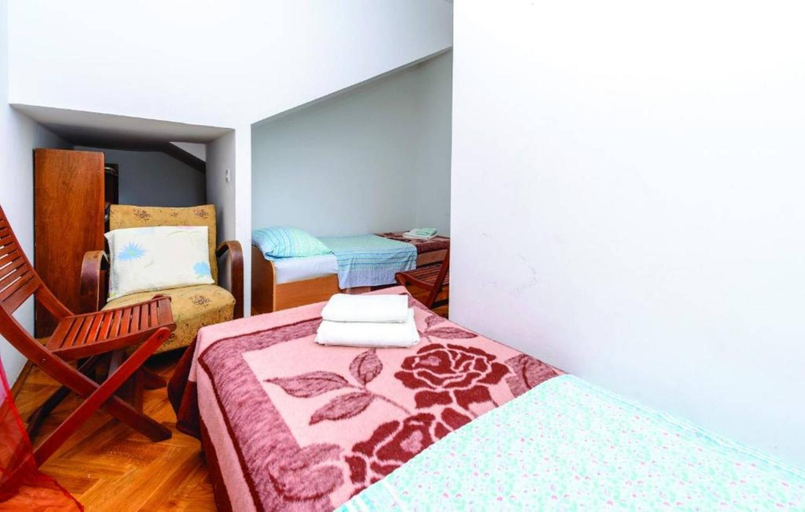 Bedroom 3, Villa Anka - Five-Bedroom Villa with Terrace and Swimming Pool, Pojezerje