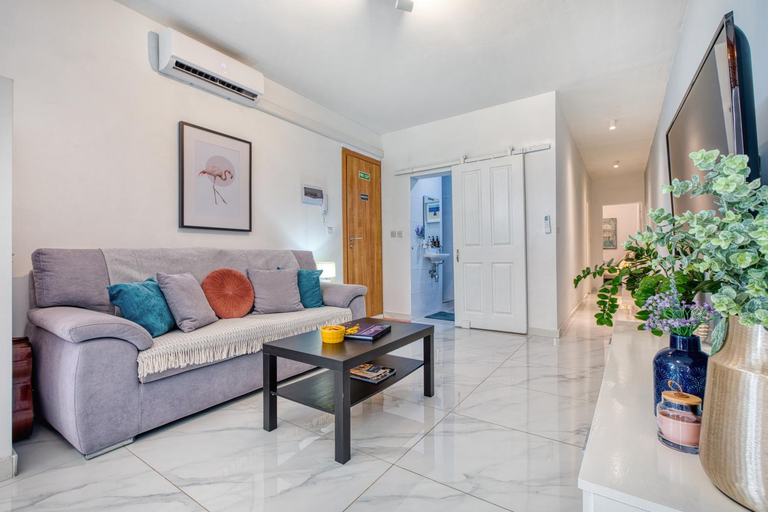 Others 3, Bright spacious getaway close to the Sea