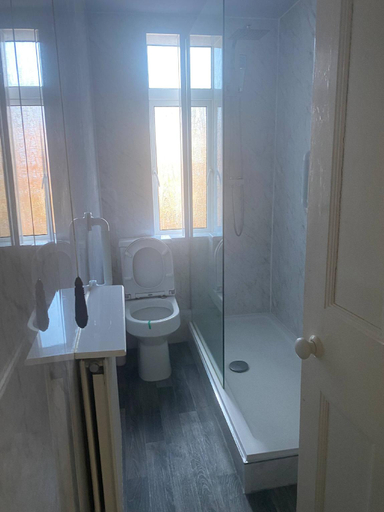 Bathroom 5, Ad7 family guest house, Bolton