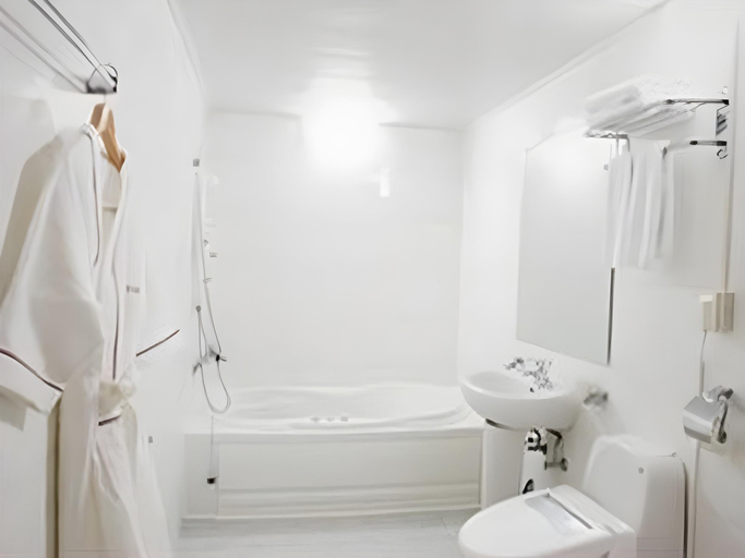 Bathroom 2, Yes Hotel, Gumi