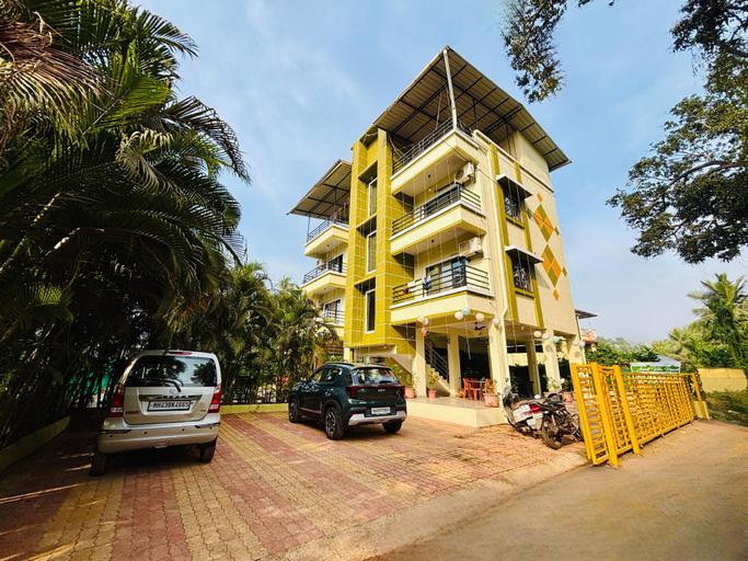 Exterior & Views