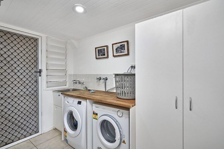 Others 4, Decked Out By The Sea 4 Bedrooms, Cairns