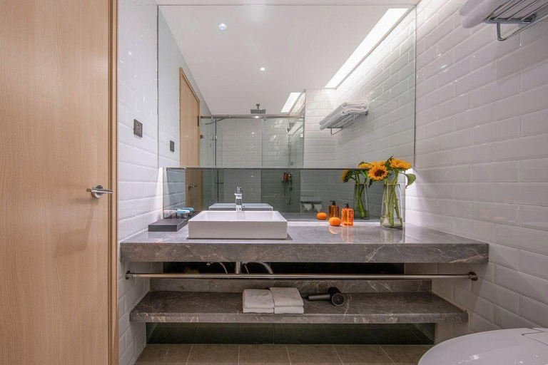 Bathroom 3, Orange Hotel Korla Tazhi East Road, Bayin'gholin Mongol