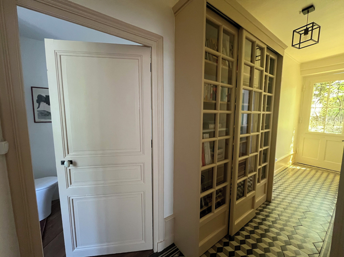 Library, Le Clos de Marguerite, Saône-et-Loire