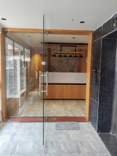 Interior entrance 5, Hotel Earth Orbit, Gandhinagar