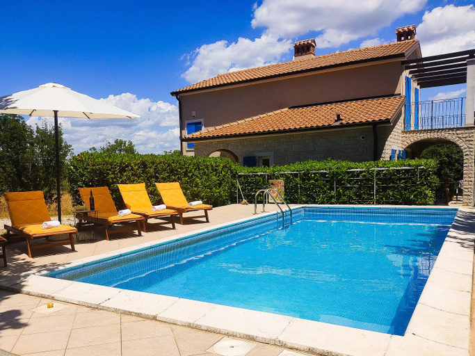 Sport & Beauty 2, Villa with pool and covered terrace, Raša