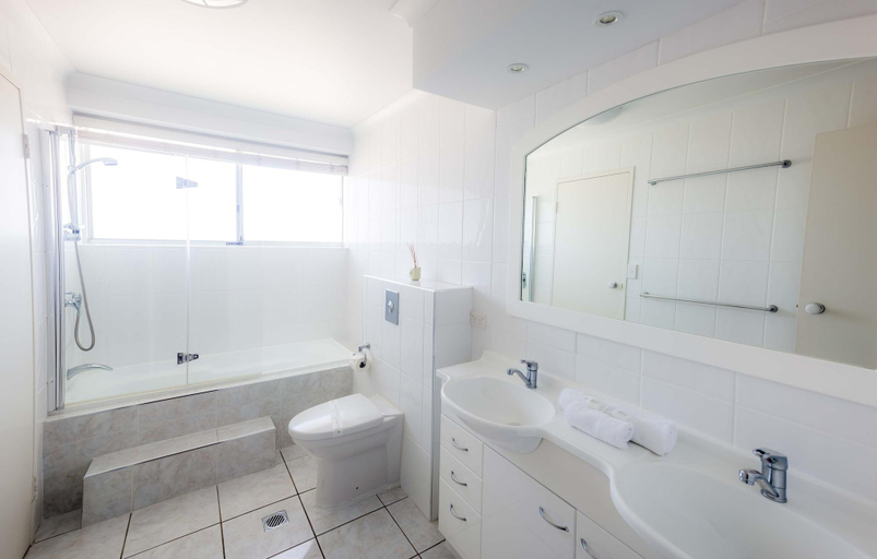 Bathroom 4, Solnamara Apartments, Gold Coast
