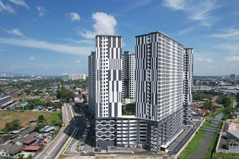 Exterior & Views