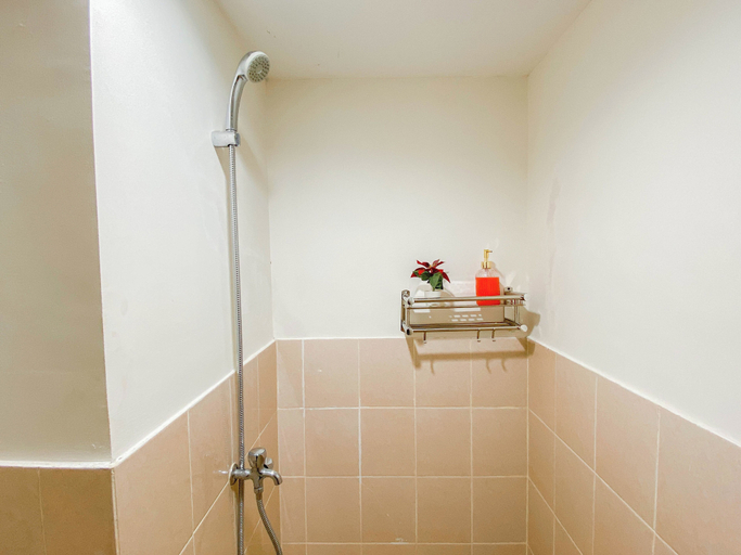 Bathroom 3, Basic 2Br Apartment Podomoro Golf View, Bogor