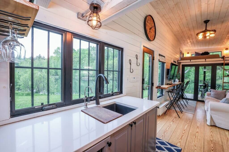 Room 3, Hidden Retreat 4-homes 134 Acres, Rensselaer