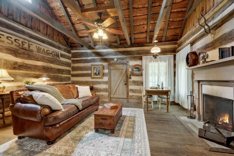 Separate living room 4, Town Creek Cabin Walk to Main St, Gillespie