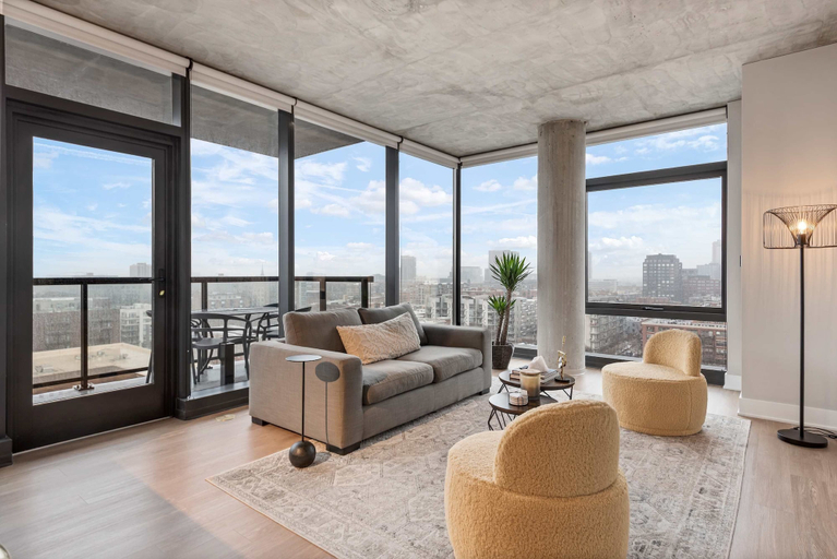 Room 5, West Loop Group Hub 3 Modern 2BR Apartments, Cook