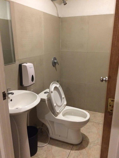 Bathroom 5, Ranchotel Muntinlupa, Muntinlupa