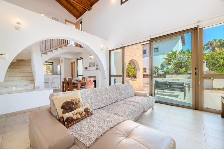 Shared lounge/TV area, Kymma River Villa #4