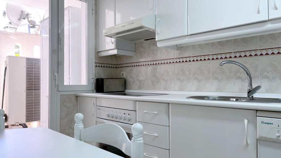 Room 3, Spacious Poolside 3 Bedroom F-5, Málaga