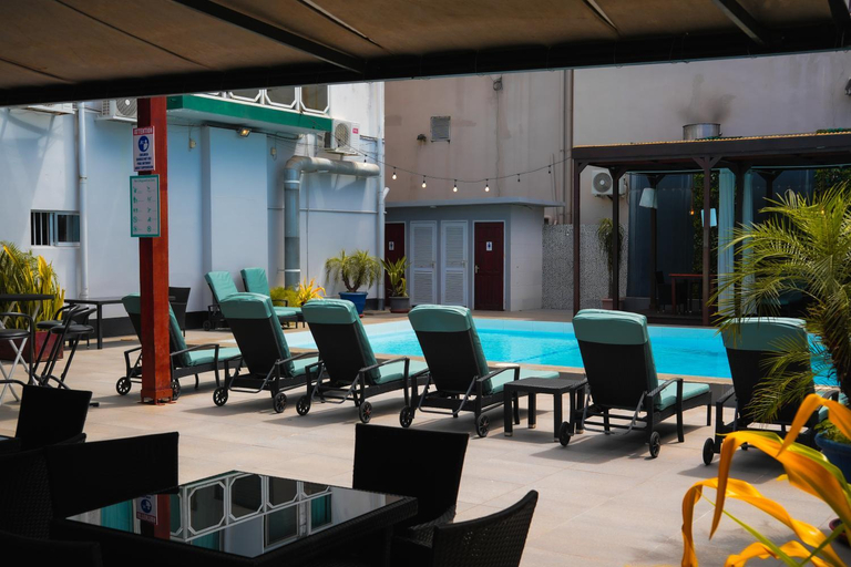 Food & Drinks 5, Queens Hotel, Rainville