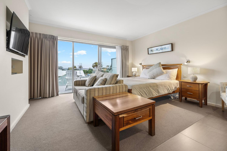 Bedroom 2, Captain's At The Bay Hotel, Colac-Otway - South