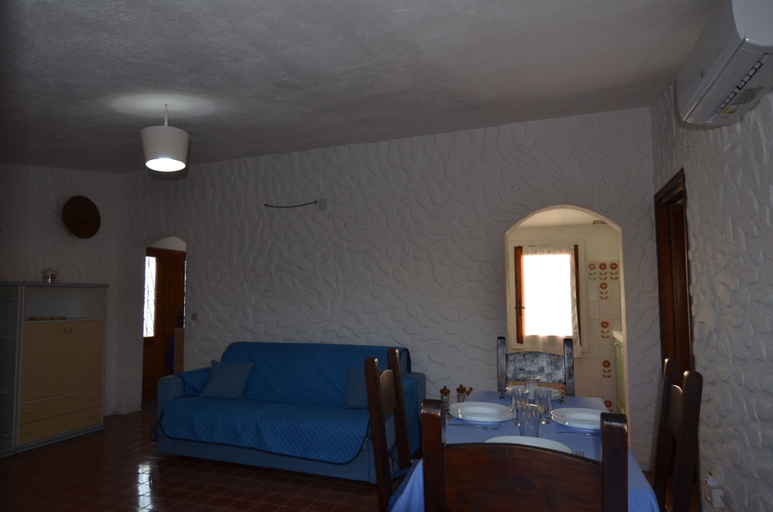 Room 3, Fpo-rose02p1 in Ottiolu, Nuoro