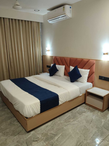 Room 3, Hotel Earth Orbit, Gandhinagar