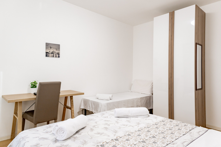 Bedroom 2, Charming Two Bedroom Apartment, Venezia