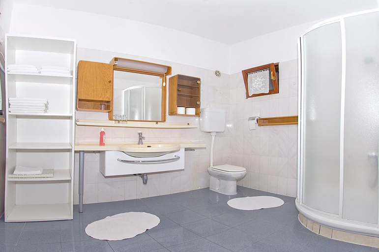 Bathroom 2, Apartments Tomato, Novigrad