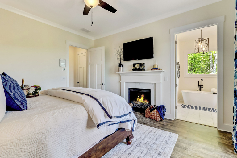 Room 5, The Inn at Blackberry HIll, Lumpkin