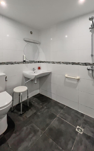 Bathroom 2, Fasthotel La Roche-sur-Yon, Vendée