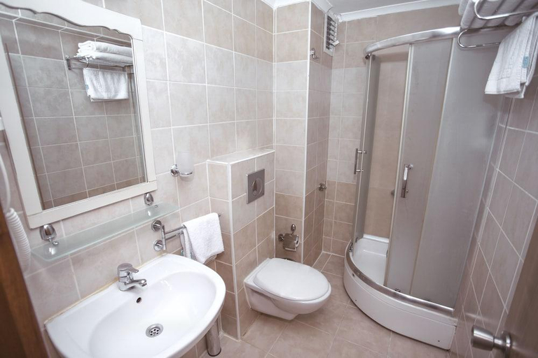 Bathroom 3, Hotel Limani, Merkez