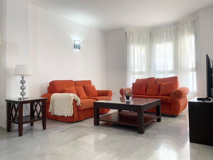 Room 4, Spacious Poolside 3 Bedroom F-5, Málaga