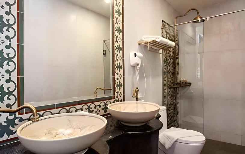 Bathroom 5, Supicha Pool Access Hotel, Phuket Island