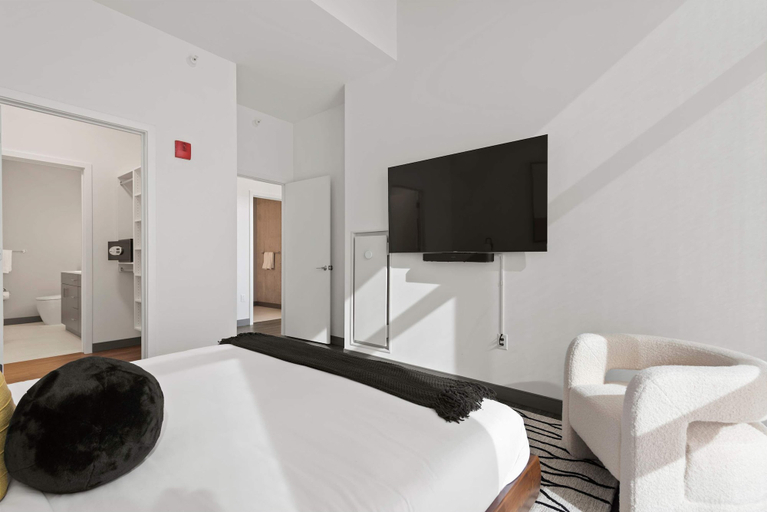 Room 5, Cloud9 2x1 Apartments Fulton Market The Pop, Cook