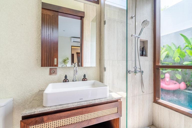 Bathroom 4, Taman Dharmawangsa Villa - 3BR Luxury Private Pool Villa in Nusa Dua, Badung
