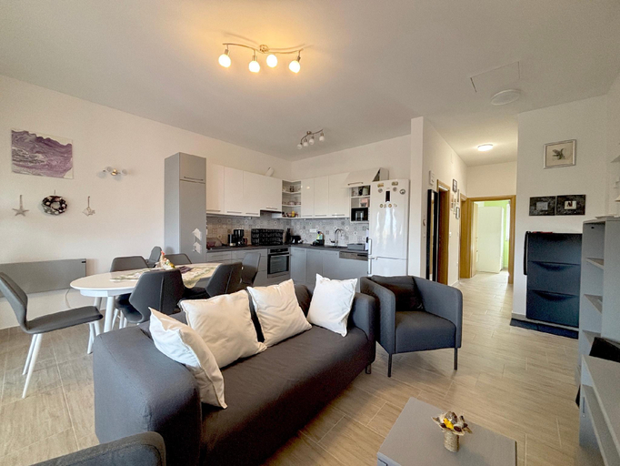 1, Two-Bedroom Apartment with Sea View Artmare, Preko