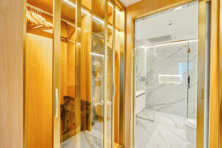 Wardrobe, PVH - Studio - Emaar Fashion Avenue, Dubai