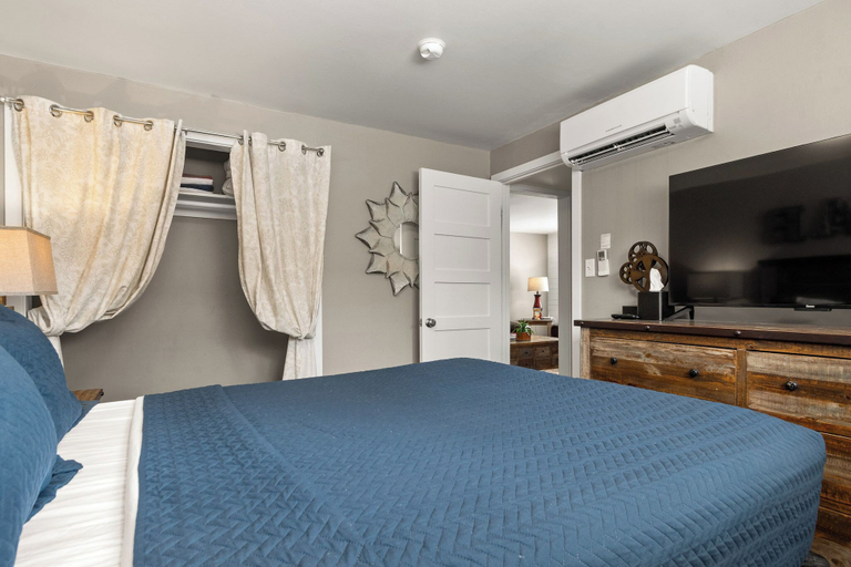 Room 5, Purple Sage Flats, Grand