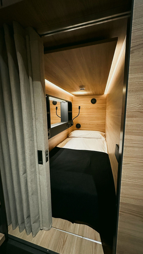 Room 2, GettSleep Madrid Airport T4S - Boarding Pass Required, Madrid