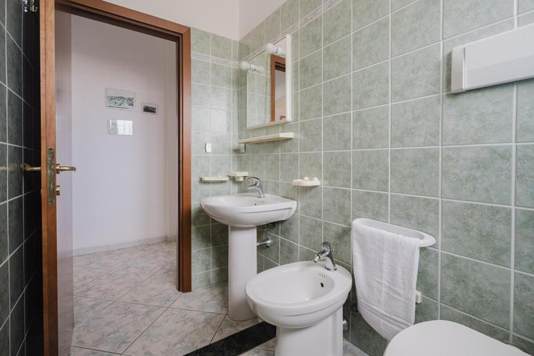 Bathroom 3, Breathtaking seaview apartment in Porto Torres, Sassari