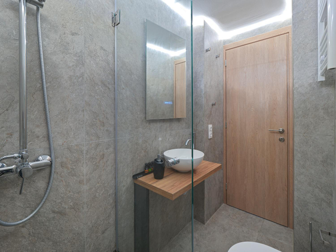 Shower 4, The Acropolis Pathway, Attica