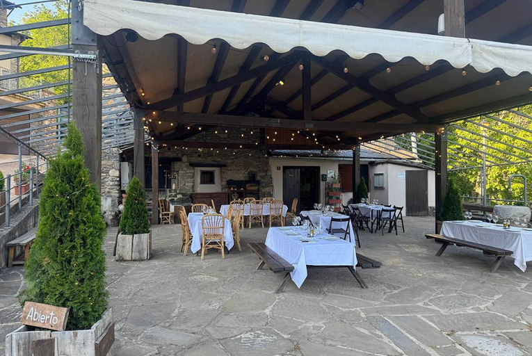 Food & Drinks 5, Albergue La Escuela de Liri, Huesca