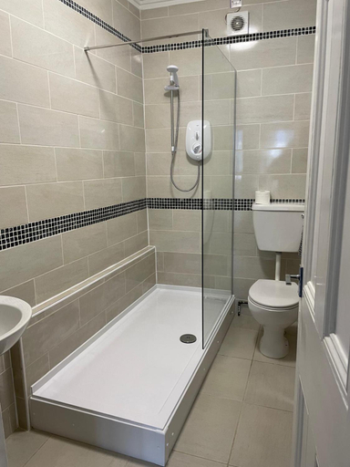 Bathroom 4, Caldey Bay Apartment - Lovely Sea Views, Pembrokeshire